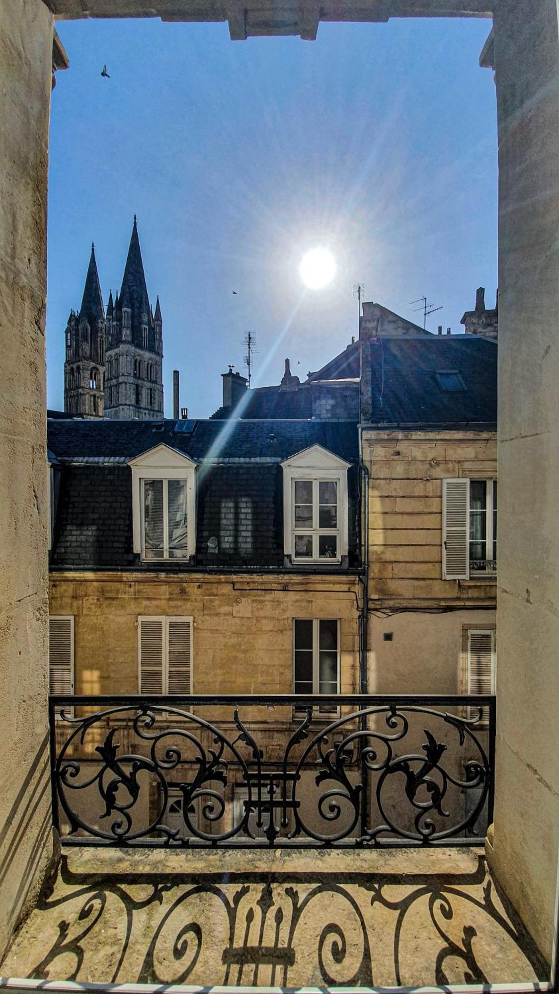 Charming Studio With View Of The Abbaye-Aux-Hommes Caen Camera foto